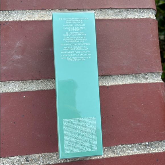 La Mer The Hydrating Infused Emulsion 4.2fl. Oz - Picture 2 of 3